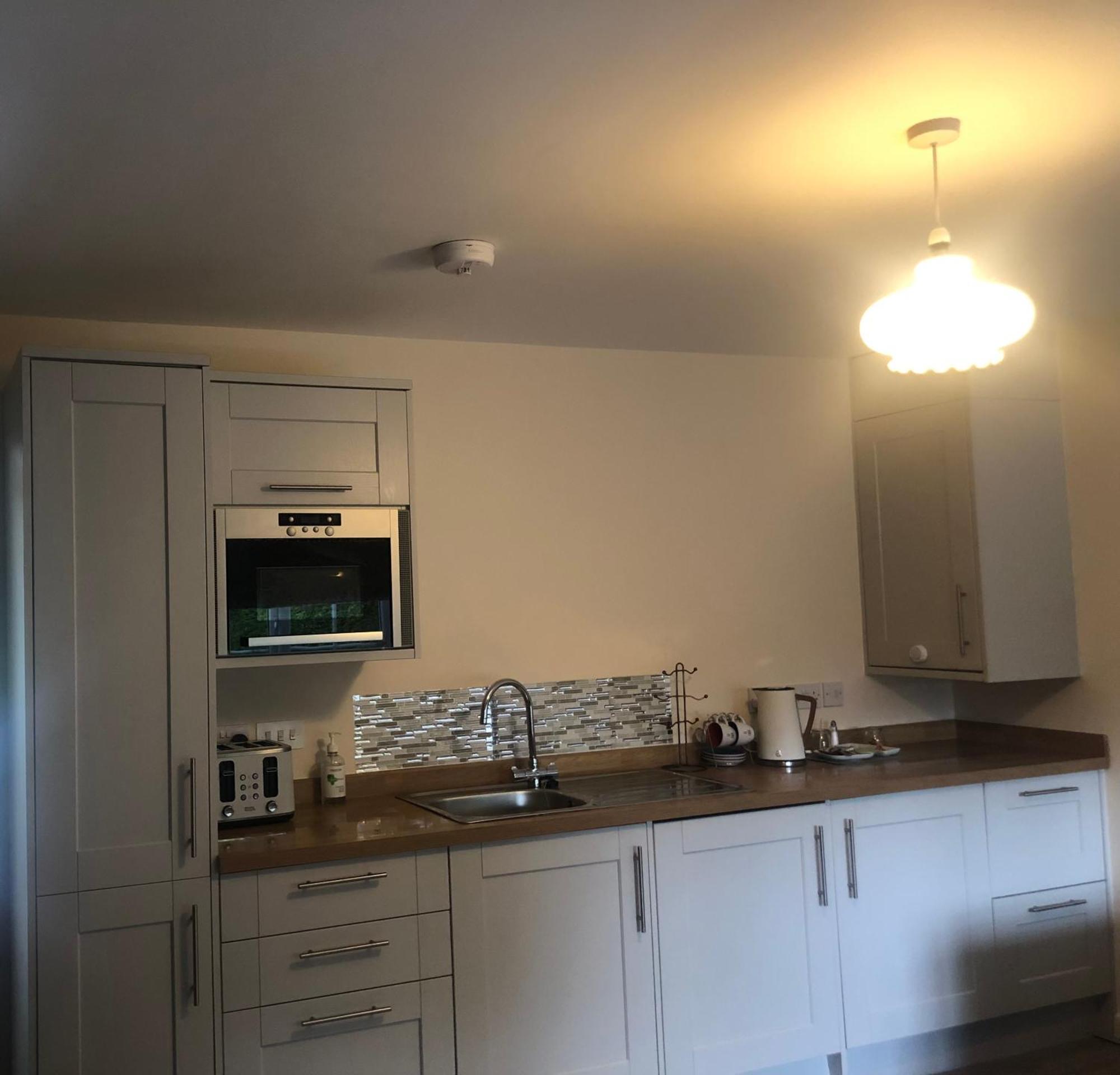 Entire Guest Suite With Gated Property Broad Blunsdon Esterno foto